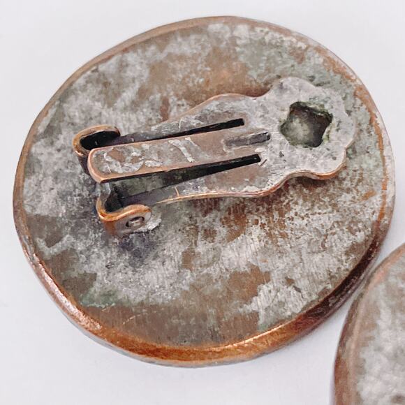 Vintage 70s 80s Modernist Brutalist Textured Copper Blue Quartz Clip On Earrings - Picture 9 of 11